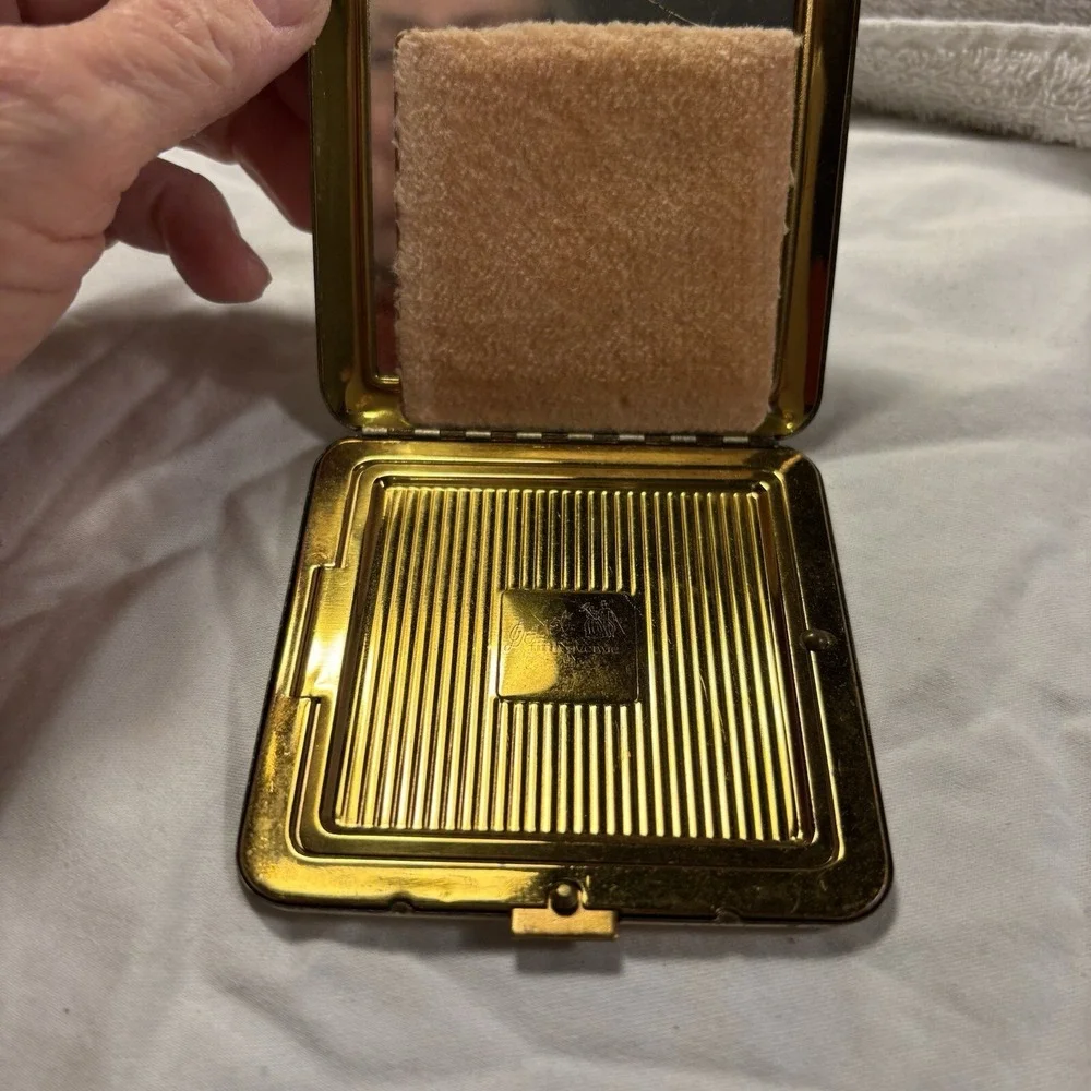 Vintage Dorset-Rex Fifth Avenue Gold Tone Powder Compact - Empty Cracked Mirror
